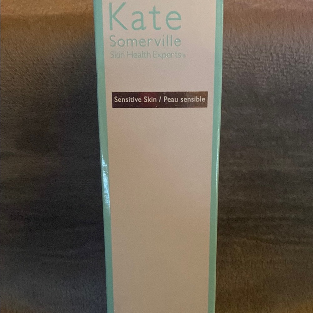 Kate Somerville Sensitive Skin Moisturizer - White and Blue